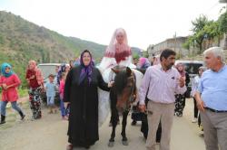 Hadim'de Gelenek Yaatld, Gelin Ata Bindirildi 